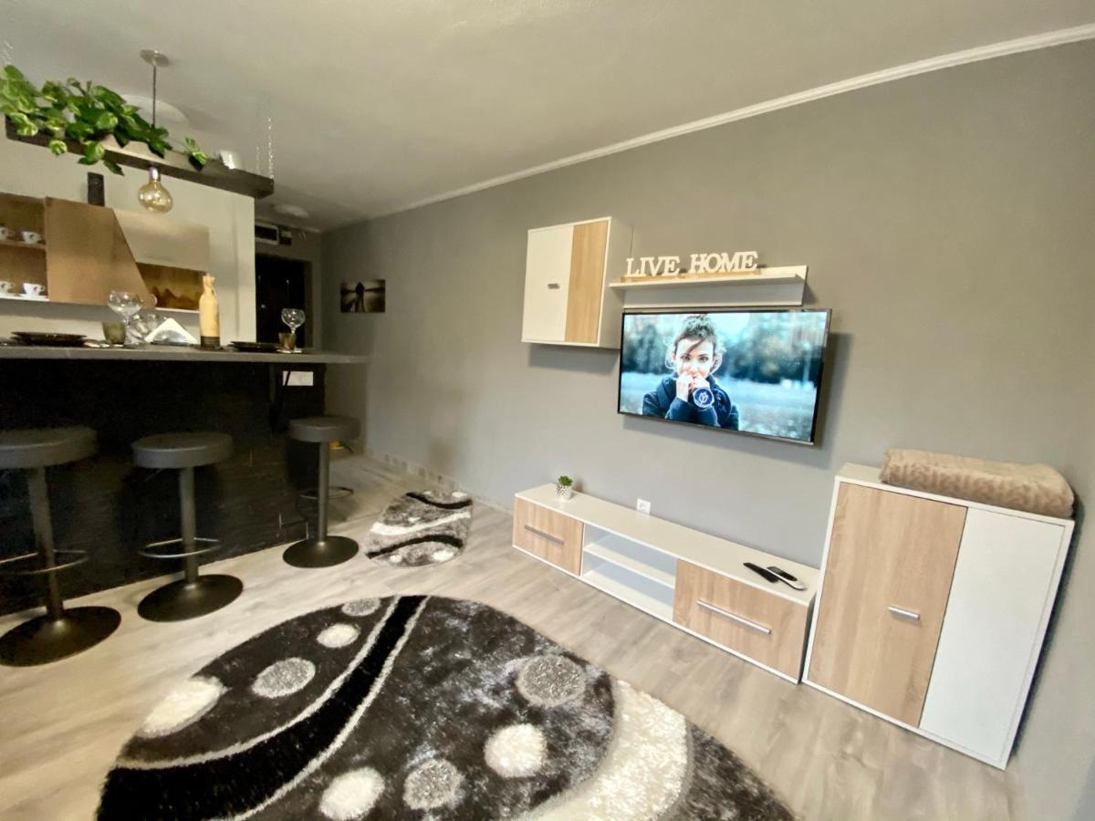 T&T Apartman Praid Buitenkant foto