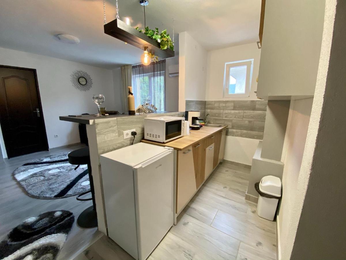 T&T Apartman Praid Buitenkant foto