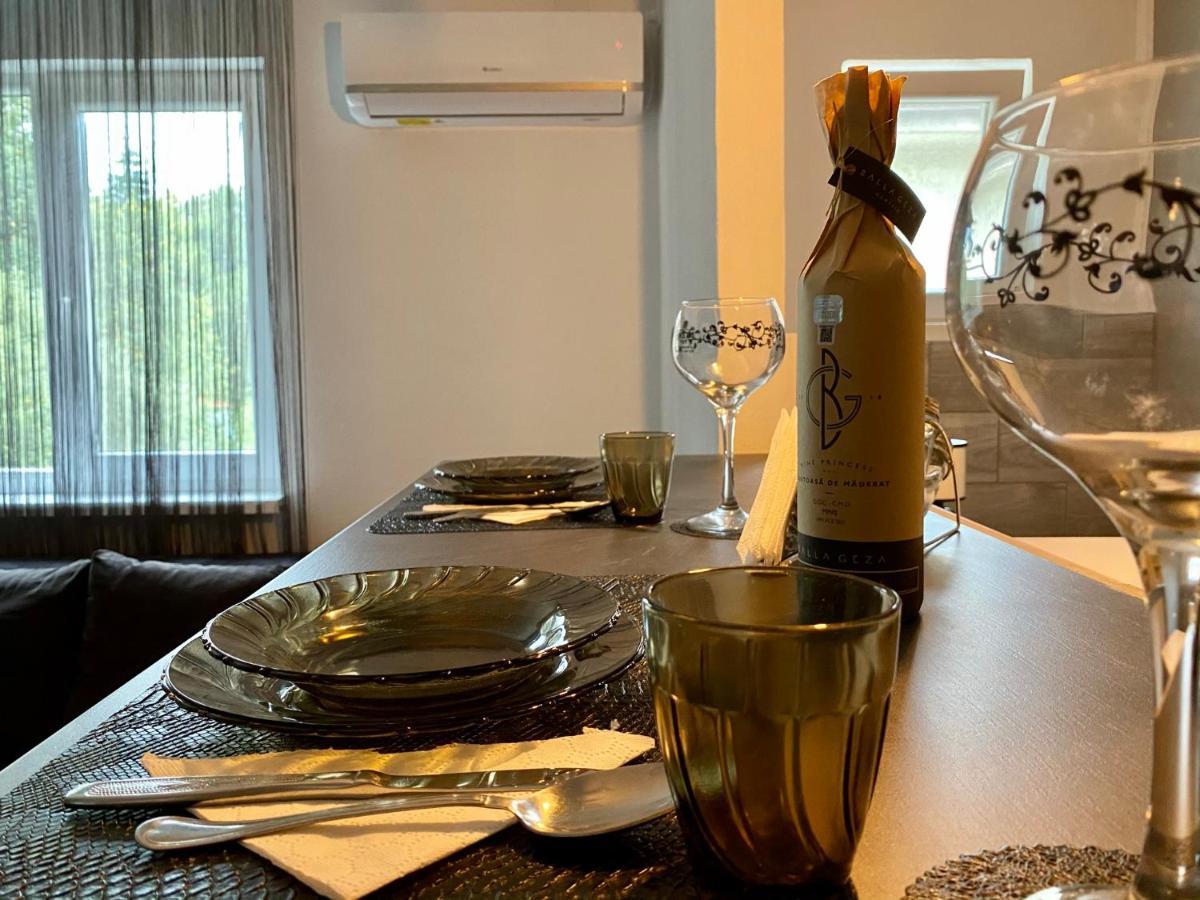 T&T Apartman Praid Buitenkant foto