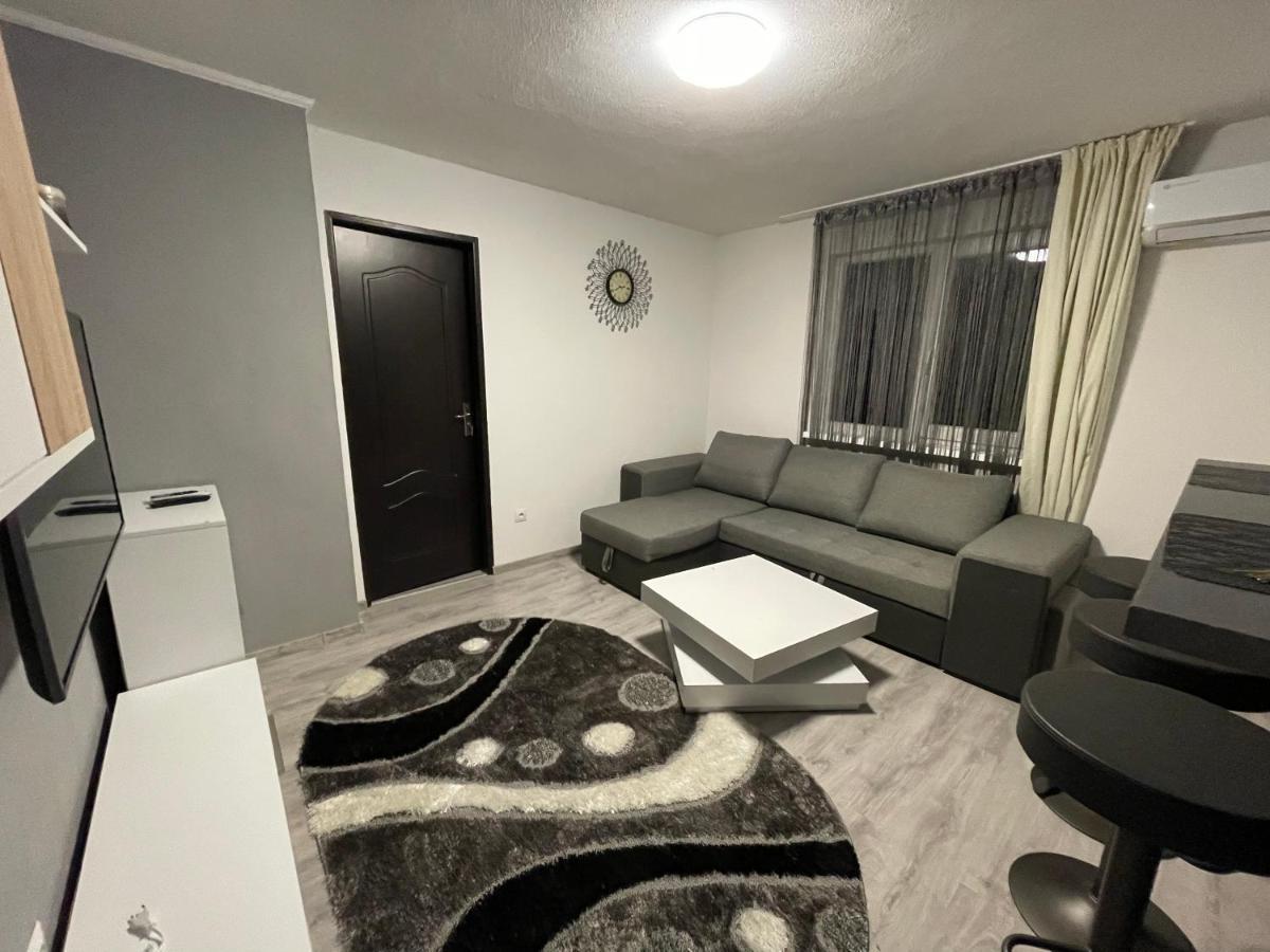 T&T Apartman Praid Buitenkant foto